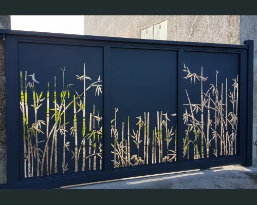 portail noir laqué découpe aluminium entrée maison Angers